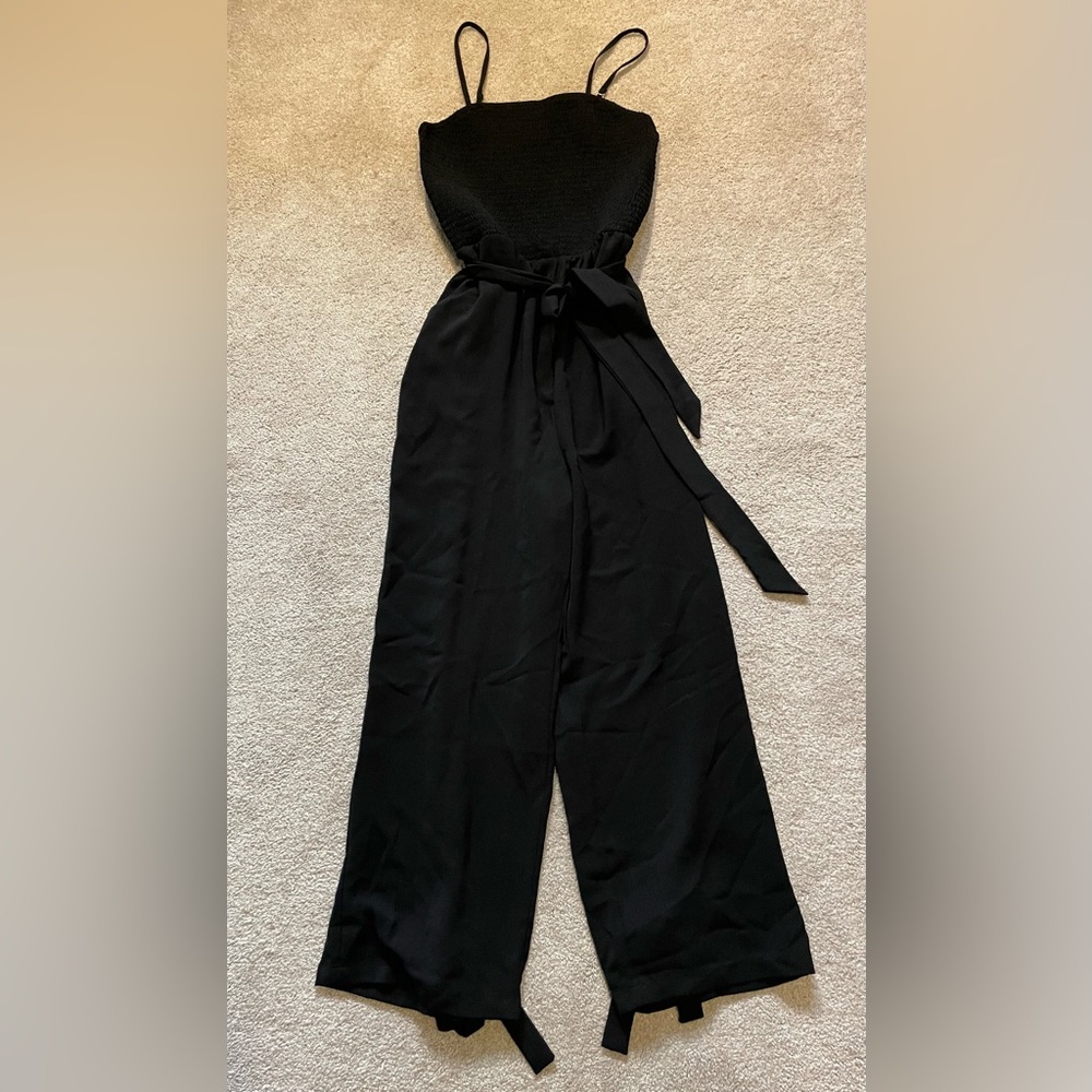 Super cute, comfy, and flattering dressy romper/jumpsuit. Sz S (Never worn!)